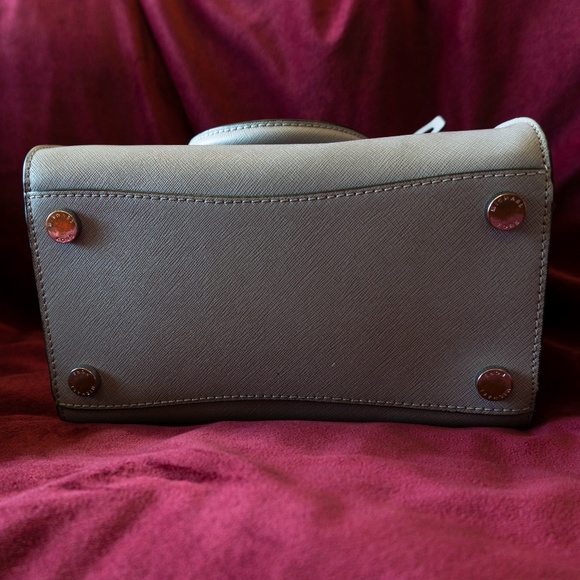 MK Selby Medium Leather Satchel Pearl Grey - Picture 6 of 7